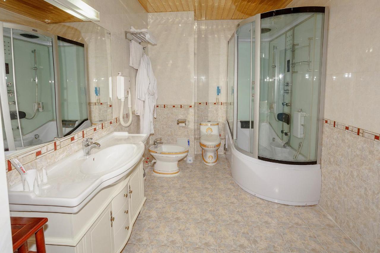 Bozok Hotel Astana Bagian luar foto